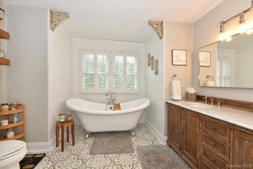 Welcome to this exceptional custom-expanded home in Massapequa - photo 25