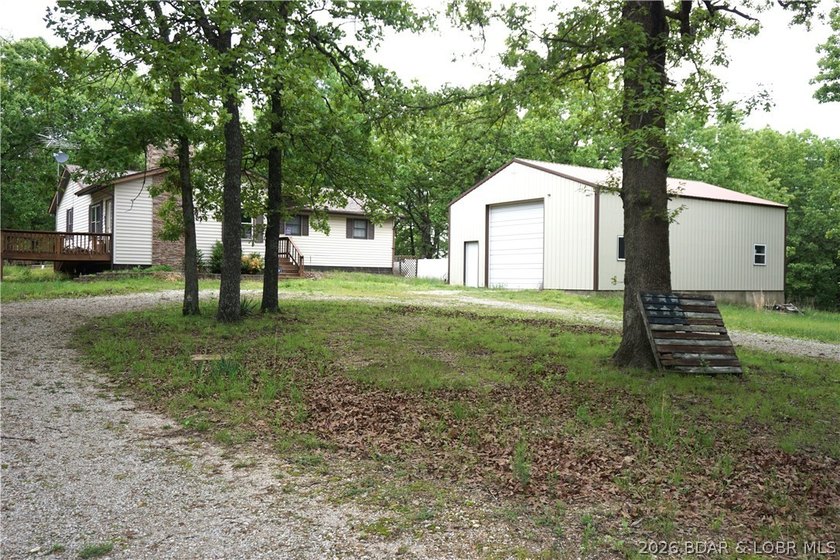 Welcome to your private retreat! This charming ranch home - photo 26