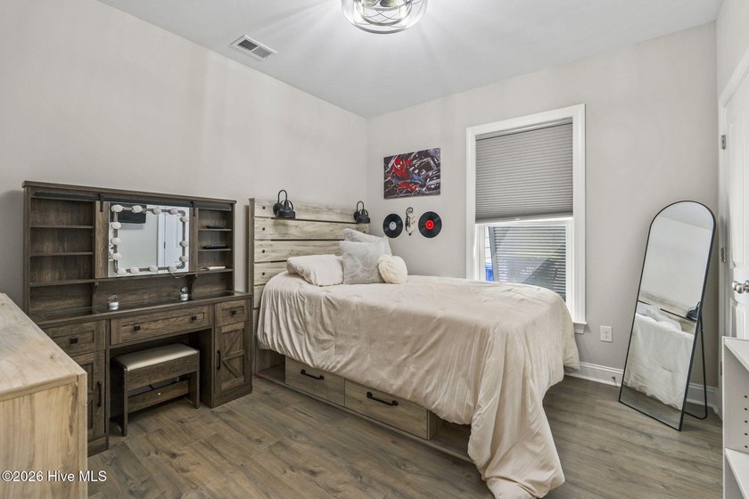 Welcome to this meticulously maintained and thoughtfully - photo 26