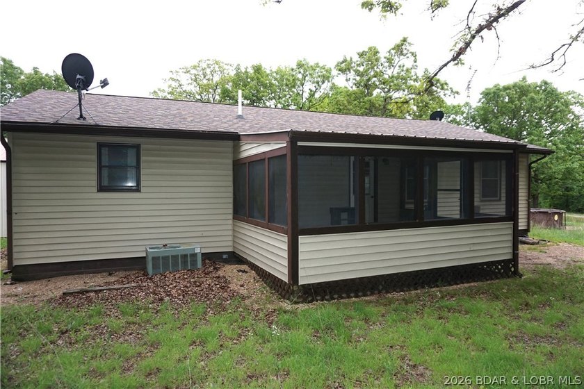 Welcome to your private retreat! This charming ranch home - photo 27