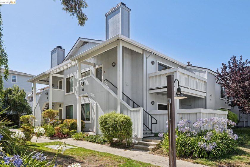 Experience resort-style living in the heart of Richmond Marina - photo 31