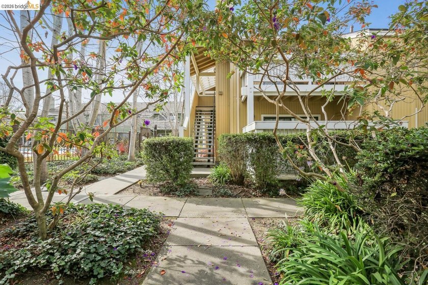 Experience resort-style living in the heart of Richmond Marina - photo 33