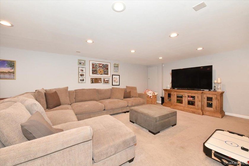 Welcome to this exceptional custom-expanded home in Massapequa - photo 33