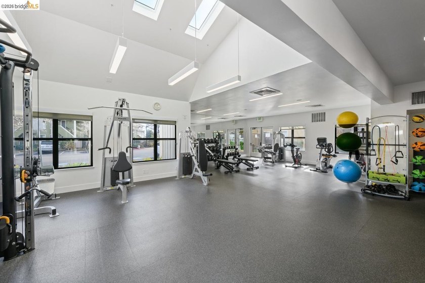 Experience resort-style living in the heart of Richmond Marina - photo 40
