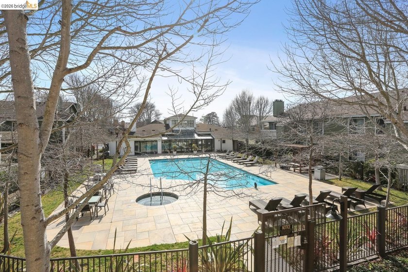 Experience resort-style living in the heart of Richmond Marina - photo 48