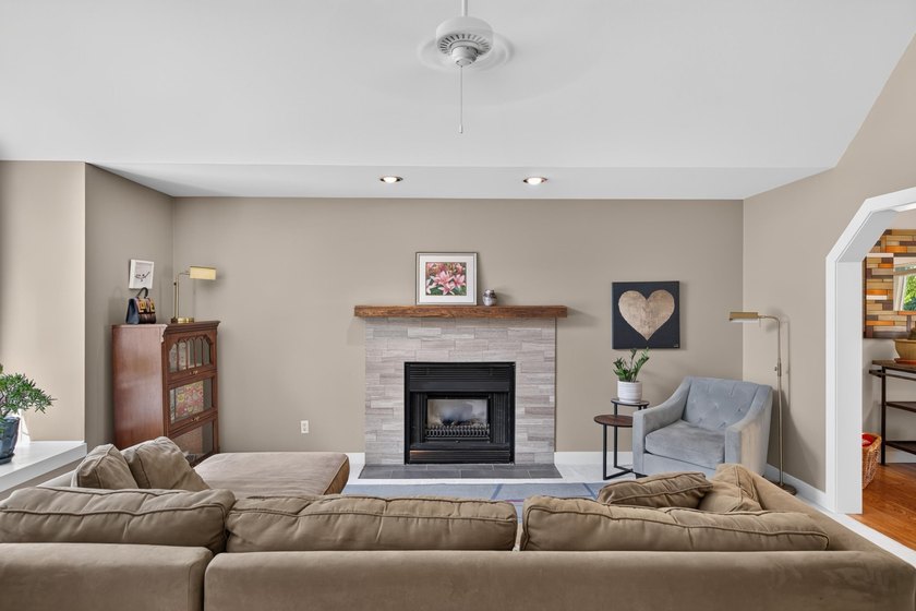 Treasure in the Heart of Monona! This beautifully maintained - photo 11