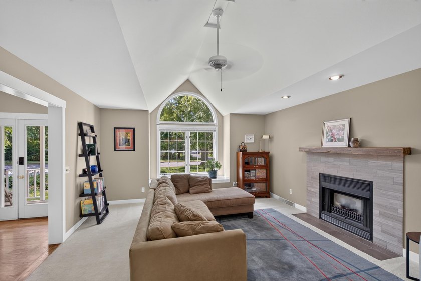 Treasure in the Heart of Monona! This beautifully maintained - photo 14