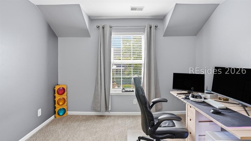 Welcome to 4 Blue Haw Ct in Bluffton! This charming 3 bed, 2.5 - photo 19