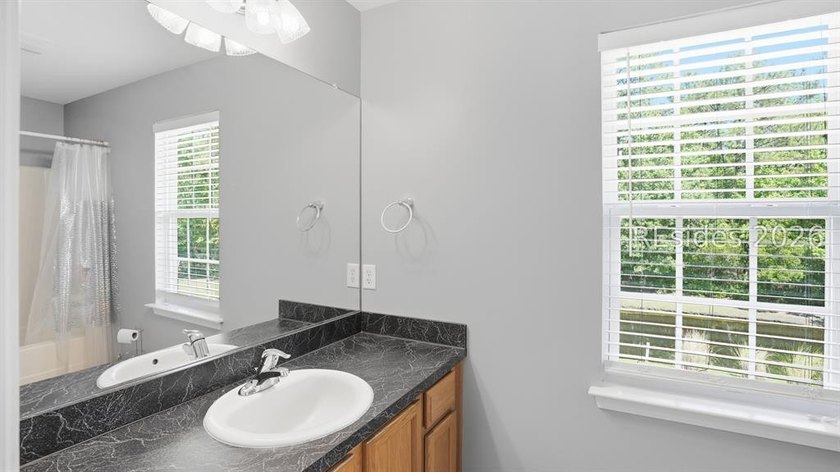 Welcome to 4 Blue Haw Ct in Bluffton! This charming 3 bed, 2.5 - photo 21