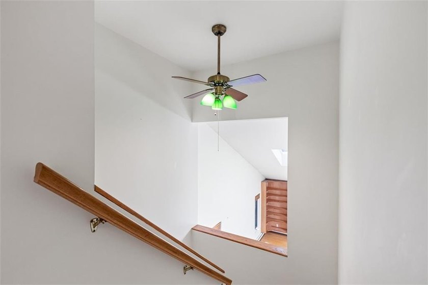 Thoughtfully designed and constructed by a highly respected - photo 21