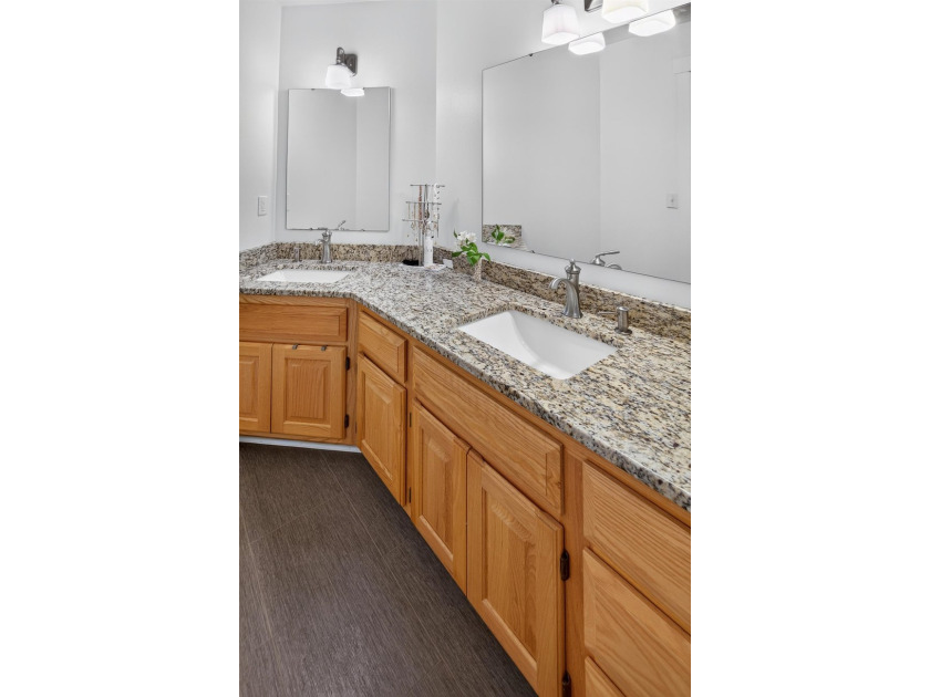 Treasure in the Heart of Monona! This beautifully maintained - photo 28