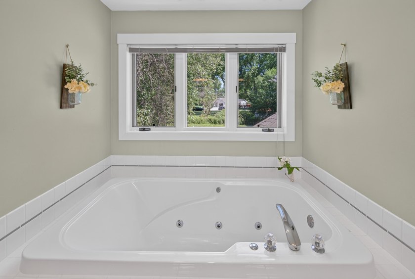Treasure in the Heart of Monona! This beautifully maintained - photo 31