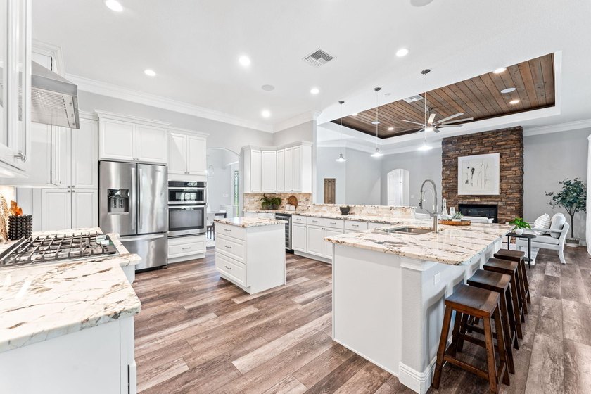 Exceptional custom home on fenced 1.15ac in Oak Grove Estates - photo 16