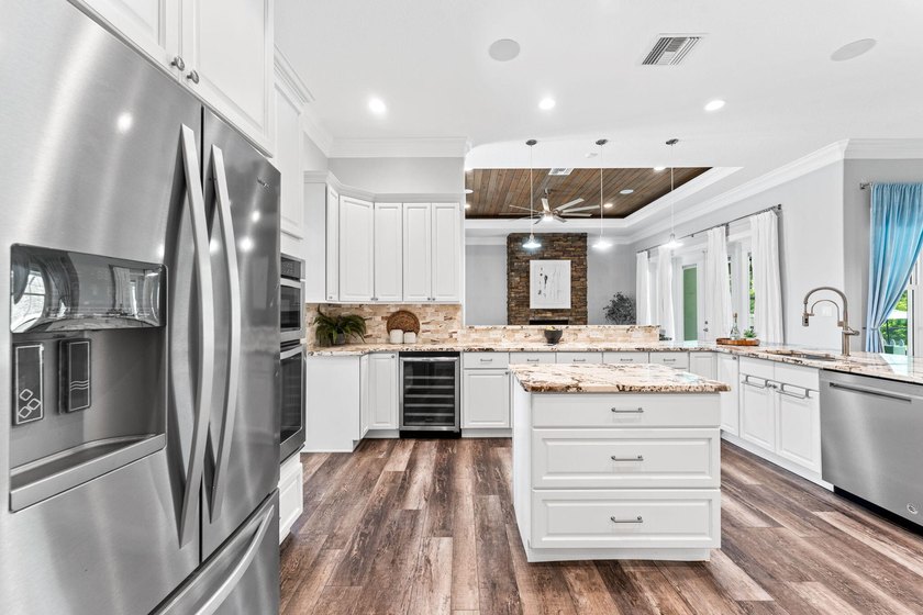 Exceptional custom home on fenced 1.15ac in Oak Grove Estates - photo 18