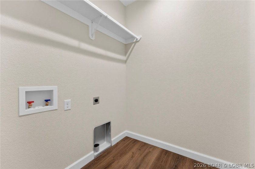 Beautiful new construction tucked away in a quiet cul-de-sac in - photo 23