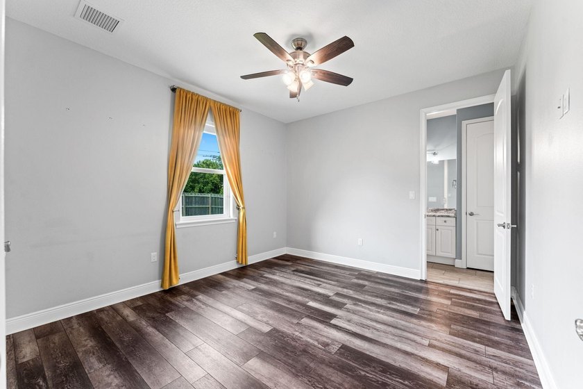 Exceptional custom home on fenced 1.15ac in Oak Grove Estates - photo 32