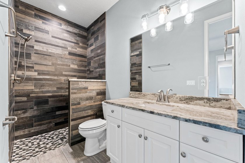 Exceptional custom home on fenced 1.15ac in Oak Grove Estates - photo 34