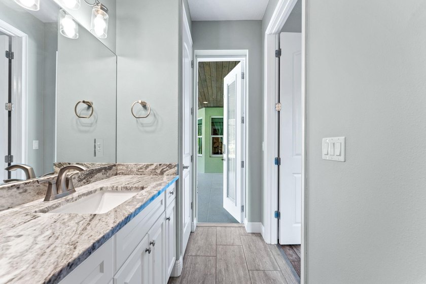 Exceptional custom home on fenced 1.15ac in Oak Grove Estates - photo 35