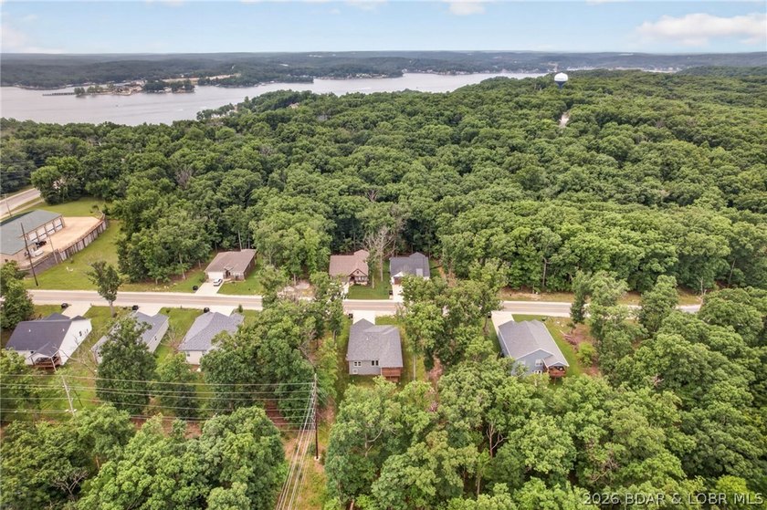 Beautiful new construction tucked away in a quiet cul-de-sac in - photo 38