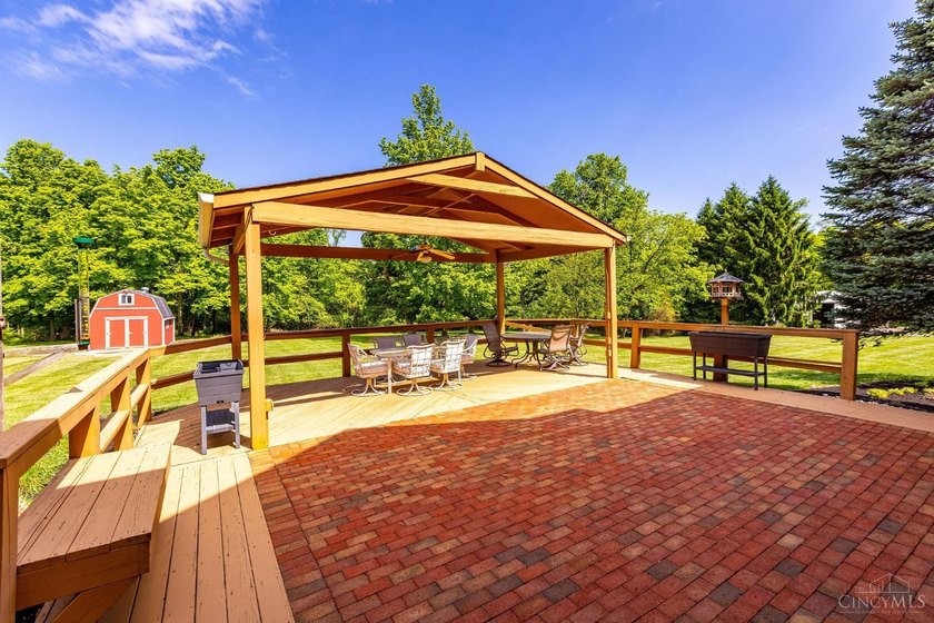 Private resort-style estate down a long winding lane on 52.826 - photo 12