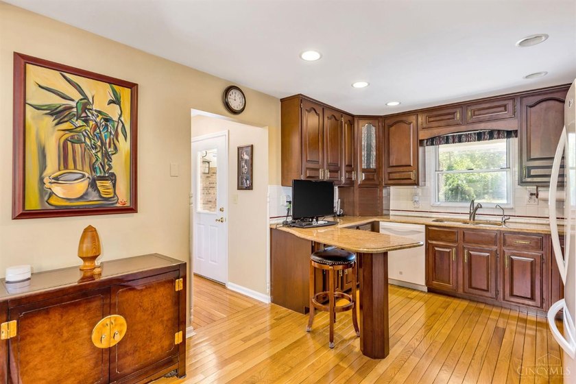 Private resort-style estate down a long winding lane on 52.826 - photo 21