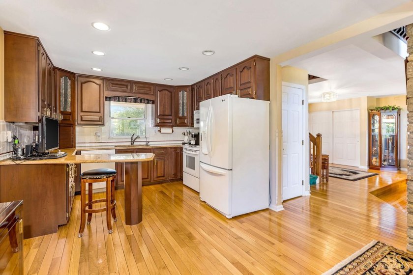 Private resort-style estate down a long winding lane on 52.826 - photo 26