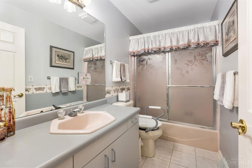 Private resort-style estate down a long winding lane on 52.826 - photo 40