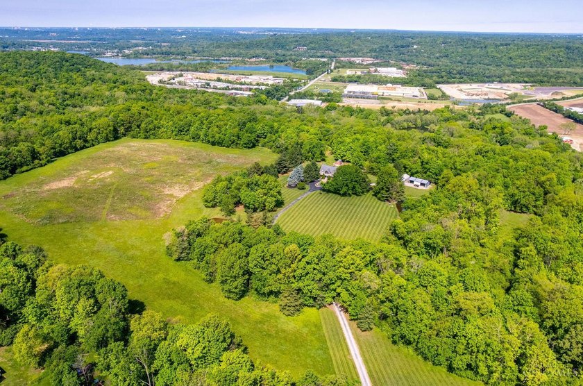 Private resort-style estate down a long winding lane on 52.826 - photo 47
