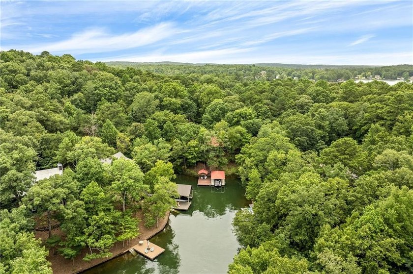 Talk about quintessential Lake Martin cabin living in a PRIME - photo 5