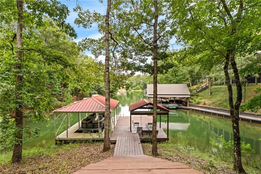 Talk about quintessential Lake Martin cabin living in a PRIME - photo 9