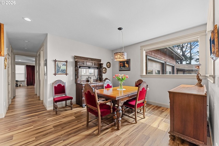 Coastal luxury meets comfort in this custom home within a - photo 8