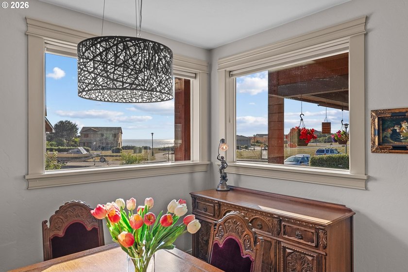 Coastal luxury meets comfort in this custom home within a - photo 10