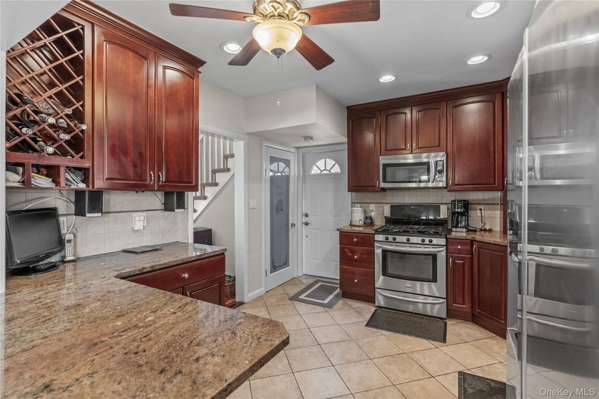 Welcome to this beautifully maintained 3-4 bedroom, 1.5 bath - photo 3