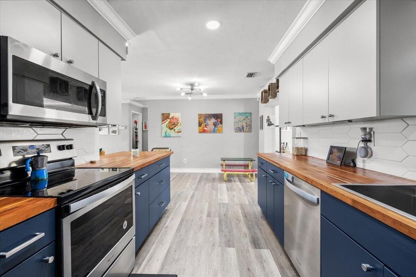 Beautiful Fort Lauderdale home, with a brand new roof. Centrally - photo 13