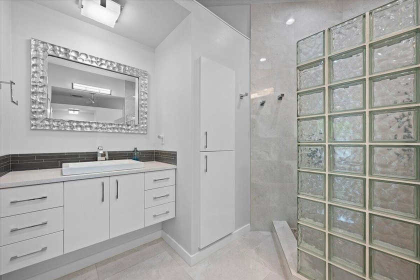 Beautifully reimagined home in the Hamptons of Jupiter - photo 14