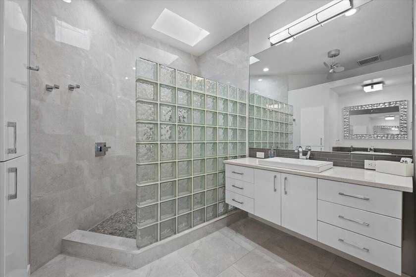 Beautifully reimagined home in the Hamptons of Jupiter - photo 15