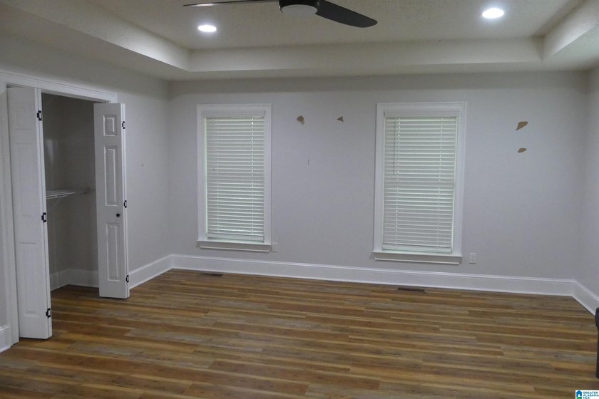 This is a spacious home with 13.55 acres with unlimited rental - photo 18