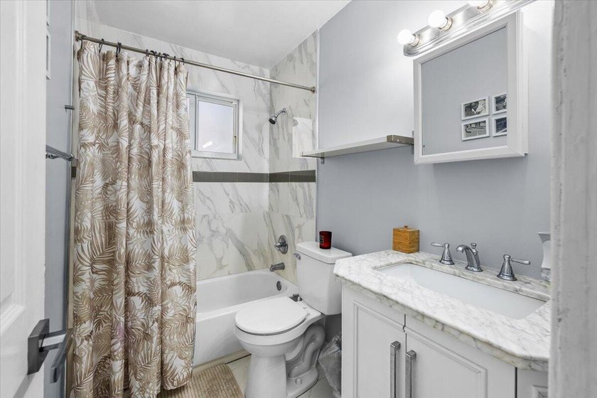 Beautiful Fort Lauderdale home, with a brand new roof. Centrally - photo 19