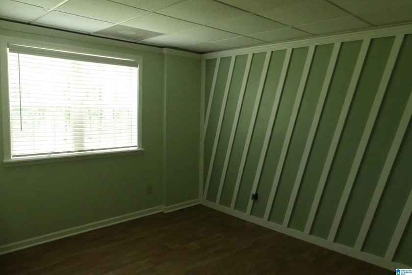 This is a spacious home with 13.55 acres with unlimited rental - photo 26