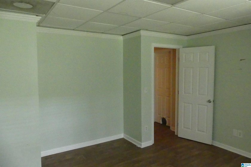 This is a spacious home with 13.55 acres with unlimited rental - photo 27