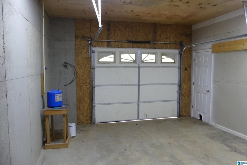This is a spacious home with 13.55 acres with unlimited rental - photo 34