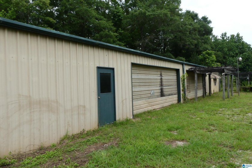 This is a spacious home with 13.55 acres with unlimited rental - photo 44