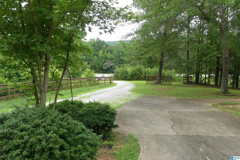 This is a spacious home with 13.55 acres with unlimited rental - photo 50