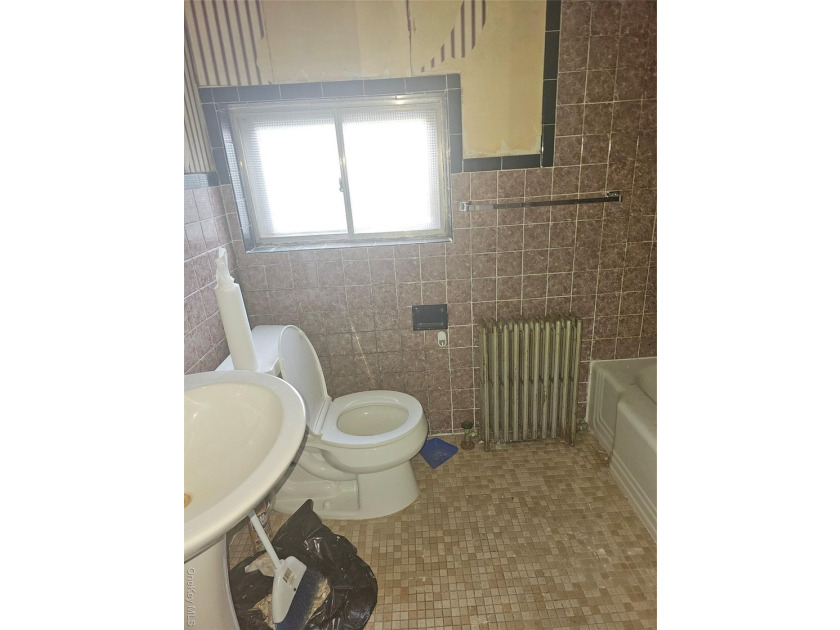 Settle Estate. Home needs updatinges with a second lot. 45A - photo 11