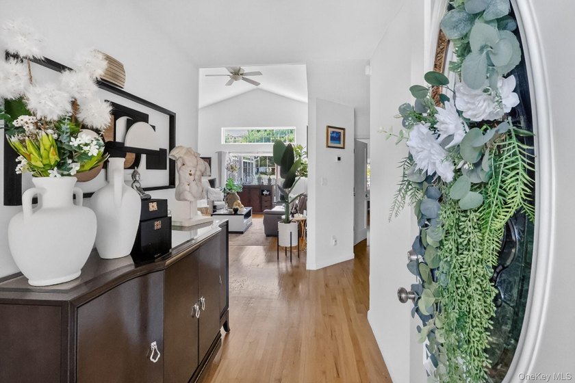 Welcome to this beautifully maintained Post-Modern ranch - photo 14