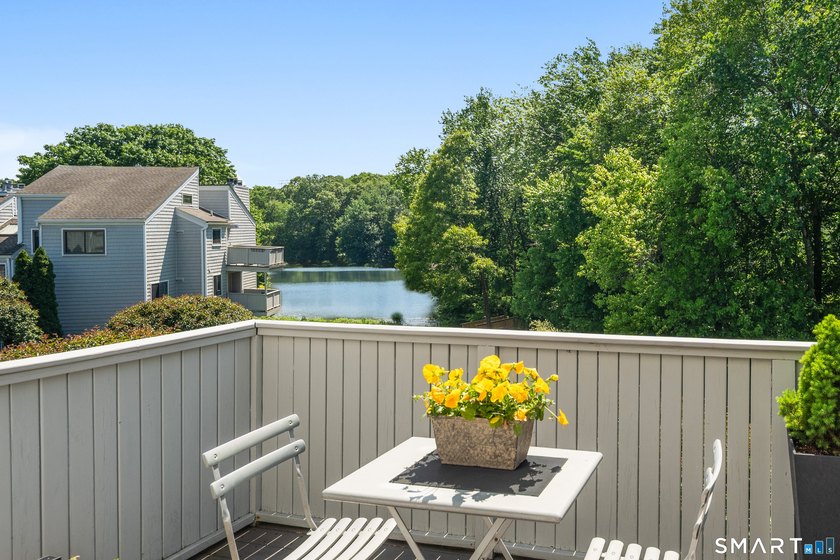 Welcome to Rowayton Woods! Conveniently located just minutes - photo 15