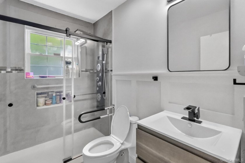 Welcome to this beautifully maintained Post-Modern ranch - photo 20