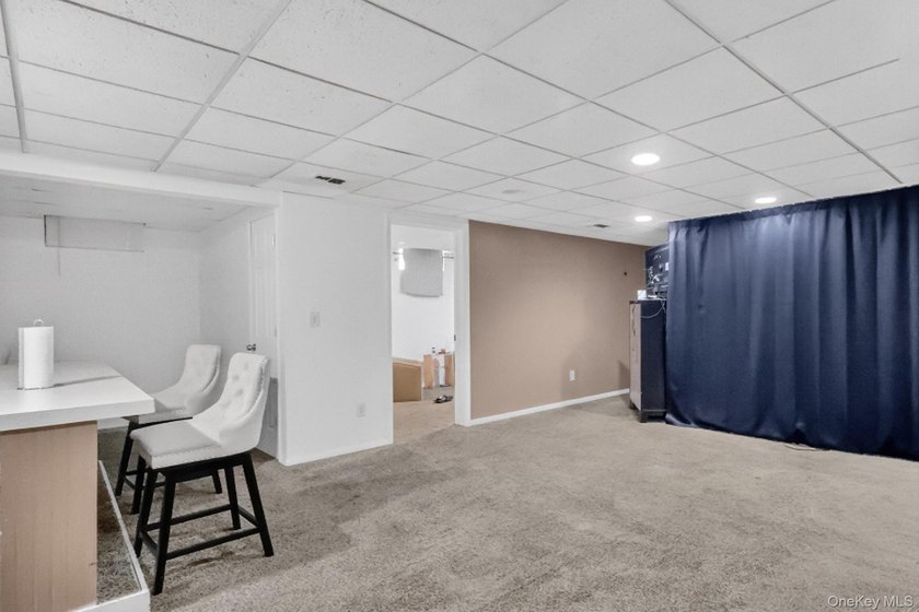 Welcome to this beautifully maintained Post-Modern ranch - photo 22
