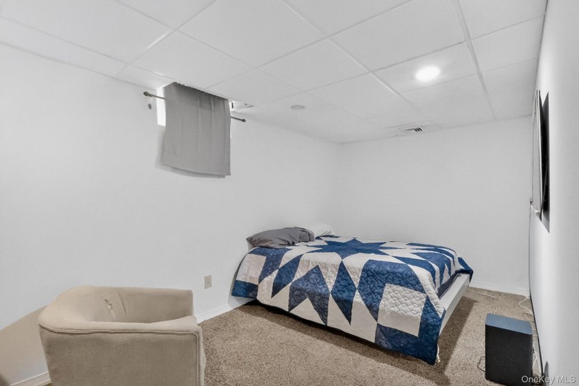 Welcome to this beautifully maintained Post-Modern ranch - photo 23