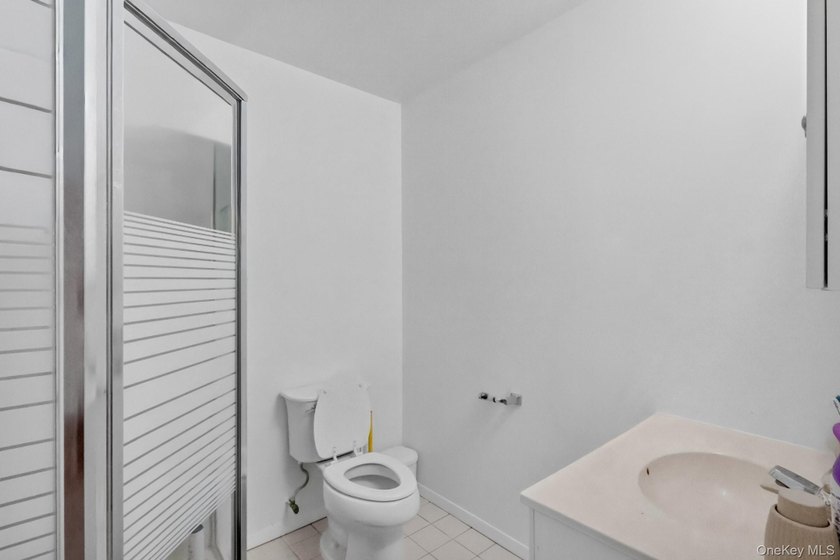 Welcome to this beautifully maintained Post-Modern ranch - photo 25